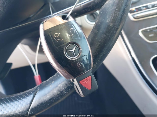 Продажа на аукционе авто 2015 Mercedes-benz C 300 4matic, vin: 55SWF4KB4FU068616, номер лота: 44762052