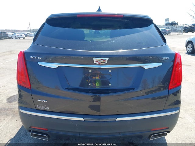 44762055 :رقم المزاد ، 1GYKNDRS1JZ216050 vin ، 2018 Cadillac Xt5 Luxury مزاد بيع