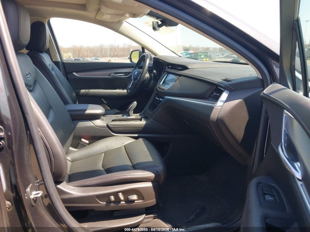 44762055 :رقم المزاد ، 1GYKNDRS1JZ216050 vin ، 2018 Cadillac Xt5 Luxury مزاد بيع