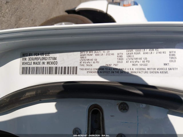 3C6UR5FL0RG177184 RAM 2500 Laramie 4x4 6&#039;4 Box