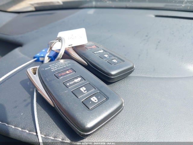 44762182 :رقم المزاد ، JTHCM1D21G5013127 vin ، 2016 Lexus Is 300 مزاد بيع