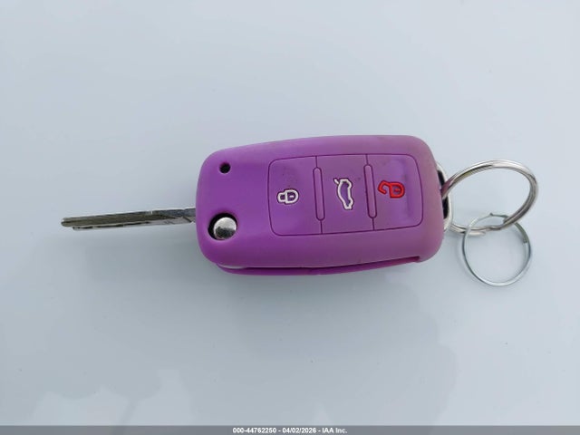 44762250 :رقم المزاد ، 3VWFP7ATXDM665933 vin ، 2013 Volkswagen Beetle 2.5l Entry مزاد بيع