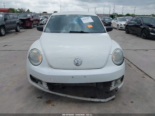 44762250 :رقم المزاد ، 3VWFP7ATXDM665933 vin ، 2013 Volkswagen Beetle 2.5l Entry مزاد بيع