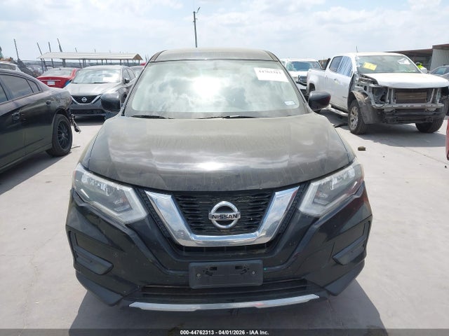 2017 Nissan Rogue S მანქანა იყიდება აუქციონზე, vin: JN8AT2MV4HW261481, აუქციონის ნომერი: 44762313