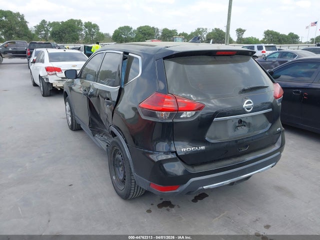 2017 Nissan Rogue S მანქანა იყიდება აუქციონზე, vin: JN8AT2MV4HW261481, აუქციონის ნომერი: 44762313