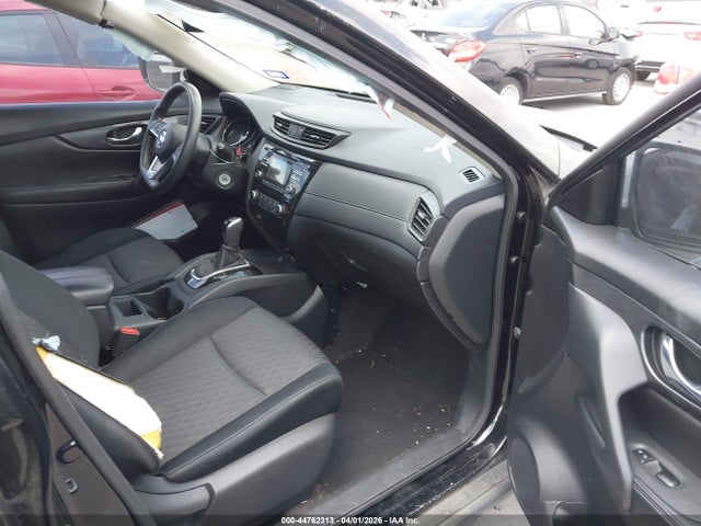 2017 Nissan Rogue S მანქანა იყიდება აუქციონზე, vin: JN8AT2MV4HW261481, აუქციონის ნომერი: 44762313
