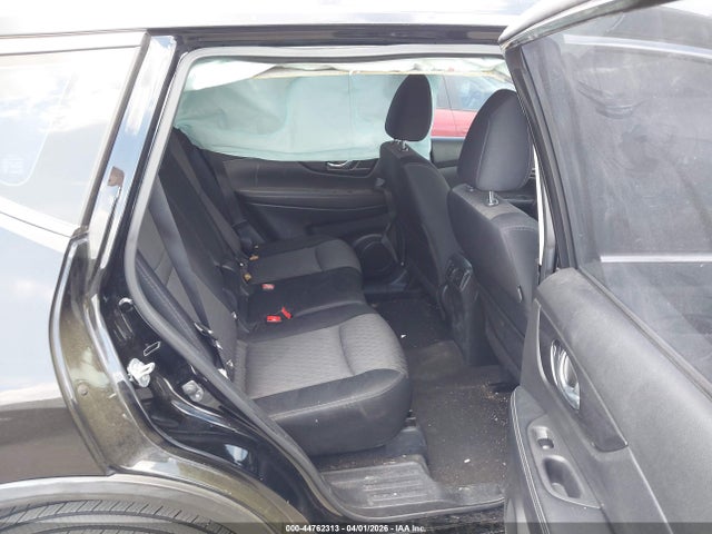 2017 Nissan Rogue S მანქანა იყიდება აუქციონზე, vin: JN8AT2MV4HW261481, აუქციონის ნომერი: 44762313