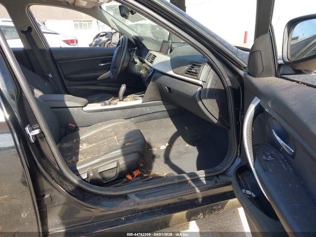 44762359 :رقم المزاد ، WBA8A9C59JAH12353 vin ، 2018 Bmw 320i مزاد بيع