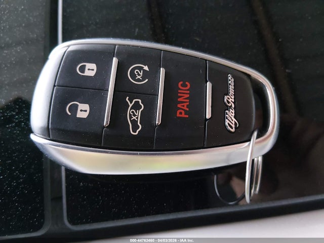 2022 Alfa Romeo Giulia Veloce Awd მანქანა იყიდება აუქციონზე, vin: ZARFANBN7N7655435, აუქციონის ნომერი: 44762460