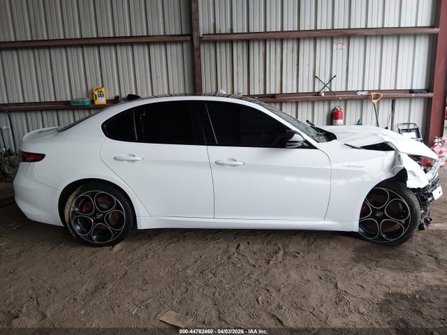 2022 Alfa Romeo Giulia Veloce Awd მანქანა იყიდება აუქციონზე, vin: ZARFANBN7N7655435, აუქციონის ნომერი: 44762460