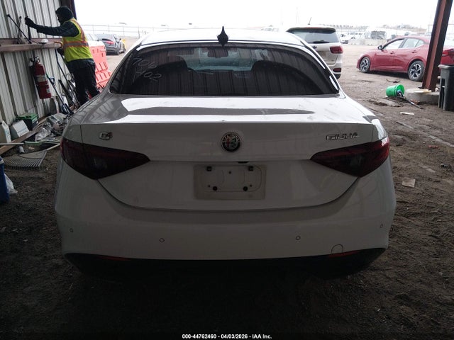 2022 Alfa Romeo Giulia Veloce Awd მანქანა იყიდება აუქციონზე, vin: ZARFANBN7N7655435, აუქციონის ნომერი: 44762460