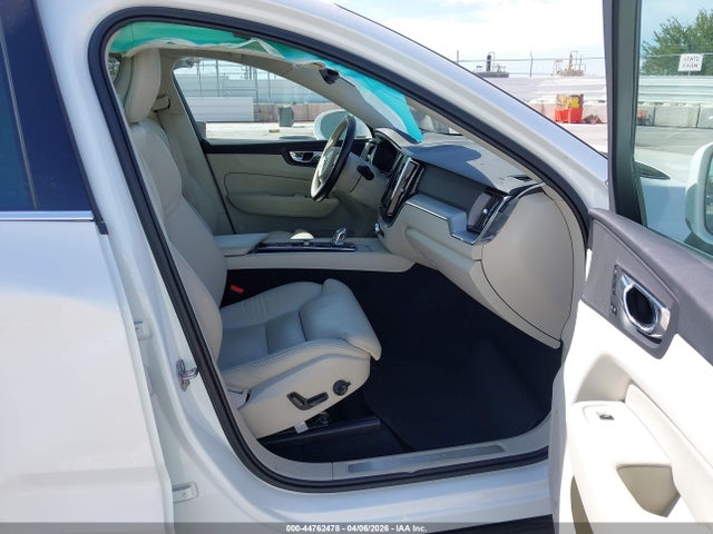 LYVBR0DK8KB243037 Volvo Xc60 Hybrid T8 Momentum
