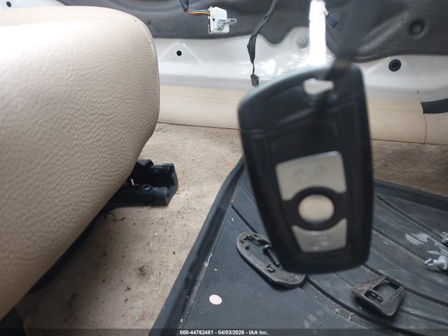 44762481 :رقم المزاد ، WBA3B1G59ENS79051 vin ، 2014 Bmw 320i مزاد بيع