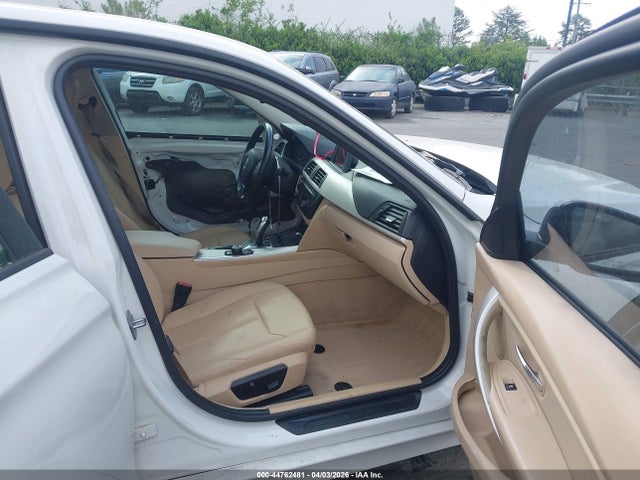 44762481 :رقم المزاد ، WBA3B1G59ENS79051 vin ، 2014 Bmw 320i مزاد بيع
