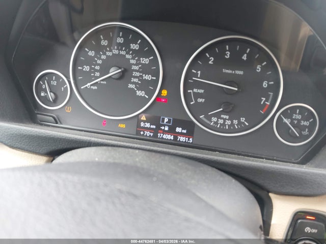 44762481 :رقم المزاد ، WBA3B1G59ENS79051 vin ، 2014 Bmw 320i مزاد بيع