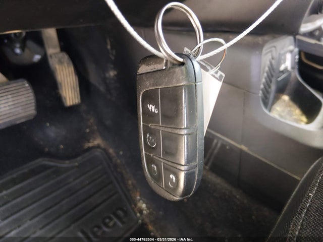 Продаж на аукціоні авто 2016 Jeep Renegade 75th Anniversary, vin: ZACCJABTXGPD04562, номер лоту: 44762504