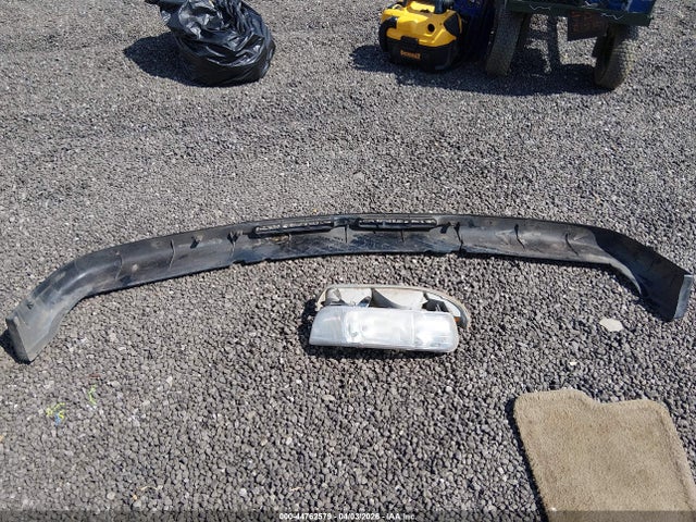 44762579 :رقم المزاد ، 1GNEC16T71J316499 vin ، 2001 Chevrolet Suburban 1500 Lt مزاد بيع