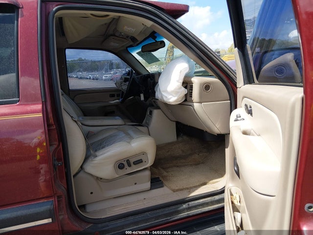 44762579 :رقم المزاد ، 1GNEC16T71J316499 vin ، 2001 Chevrolet Suburban 1500 Lt مزاد بيع