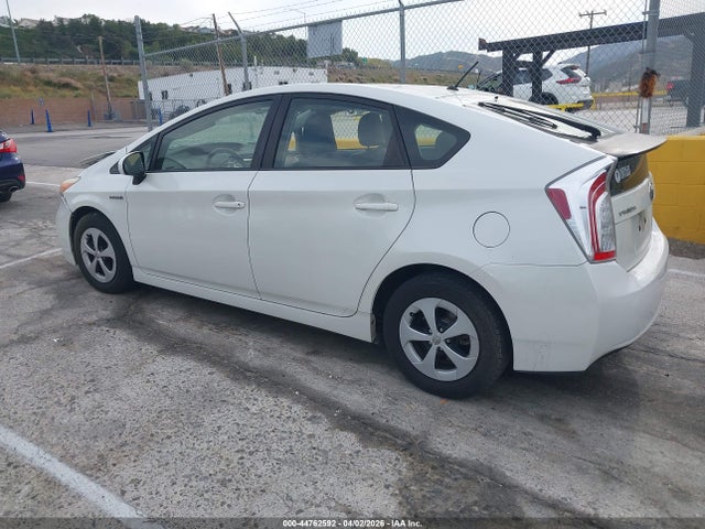 JTDKN3DUXF0463653 Toyota Prius Two