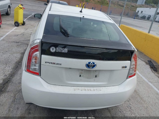 JTDKN3DUXF0463653 Toyota Prius Two