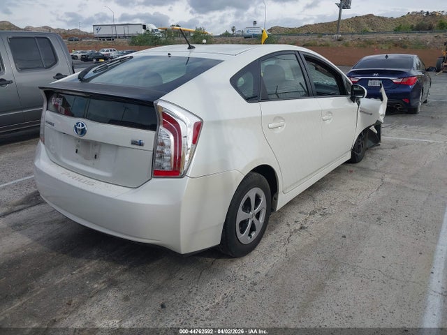 JTDKN3DUXF0463653 Toyota Prius Two