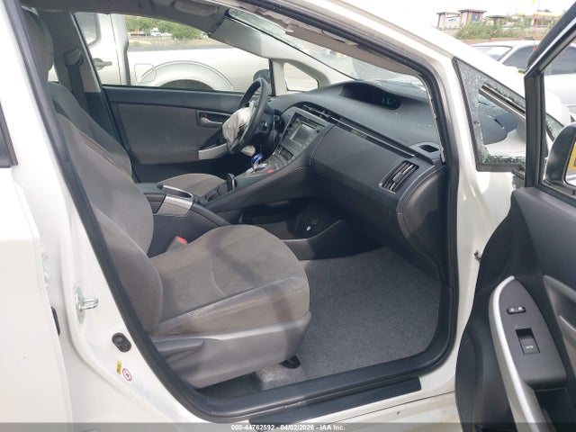 JTDKN3DUXF0463653 Toyota Prius Two
