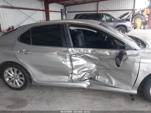 4T1B11HKXJU087218 Toyota CAMRY LE