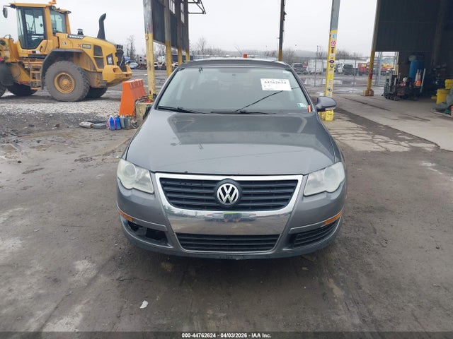 2008 Volkswagen Passat Turbo მანქანა იყიდება აუქციონზე, vin: WVWUK73CX8P004084, აუქციონის ნომერი: 44762624