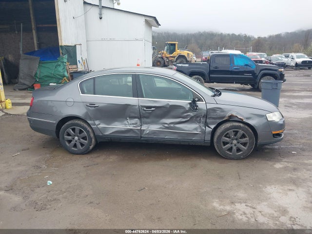 2008 Volkswagen Passat Turbo მანქანა იყიდება აუქციონზე, vin: WVWUK73CX8P004084, აუქციონის ნომერი: 44762624