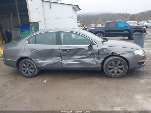 2008 Volkswagen Passat Turbo მანქანა იყიდება აუქციონზე, vin: WVWUK73CX8P004084, აუქციონის ნომერი: 44762624