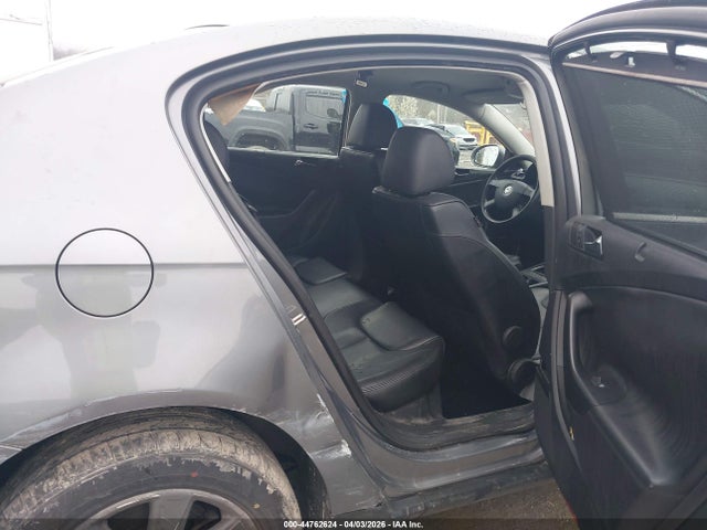 2008 Volkswagen Passat Turbo მანქანა იყიდება აუქციონზე, vin: WVWUK73CX8P004084, აუქციონის ნომერი: 44762624