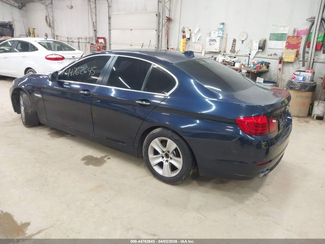 2011 BMW 528I WBAFR1C54BC746558 Photo 2