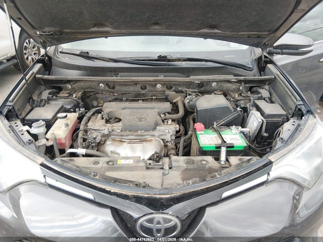 JTMWFREV4JJ750014 Toyota Rav4 Xle