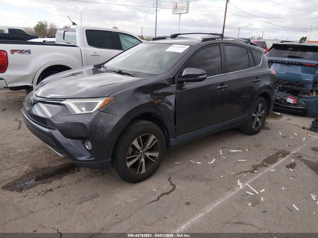 JTMWFREV4JJ750014 Toyota Rav4 Xle