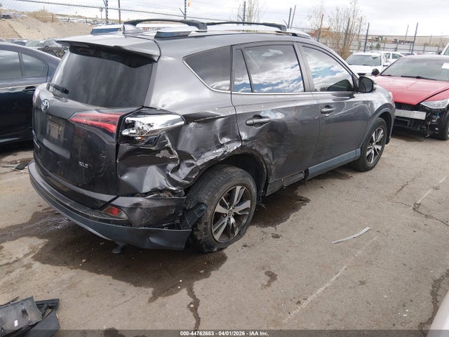 JTMWFREV4JJ750014 Toyota Rav4 Xle