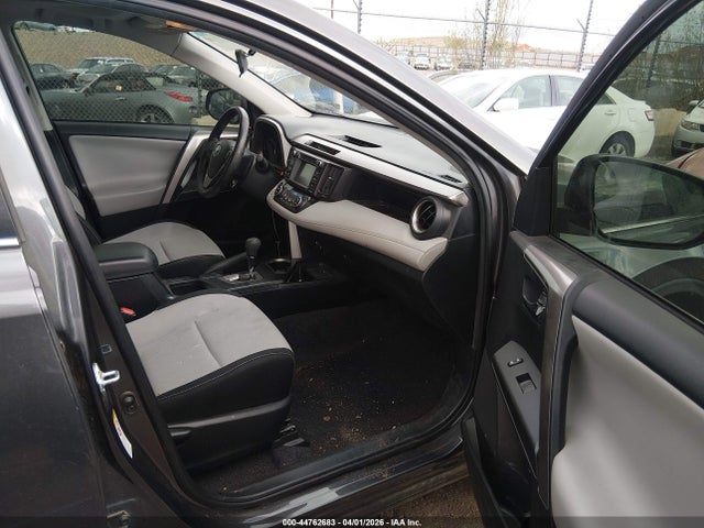 JTMWFREV4JJ750014 Toyota Rav4 Xle