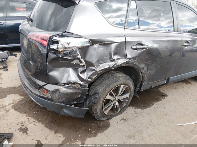 JTMWFREV4JJ750014 Toyota Rav4 Xle