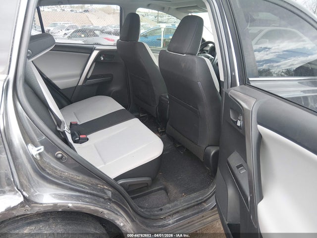JTMWFREV4JJ750014 Toyota Rav4 Xle