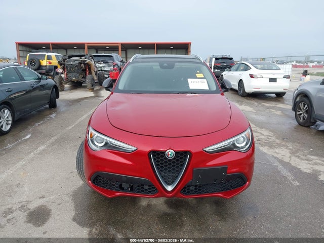 44762700 :رقم المزاد ، ZASFAKBN8J7B64219 vin ، 2018 Alfa Romeo Stelvio Ti Awd مزاد بيع
