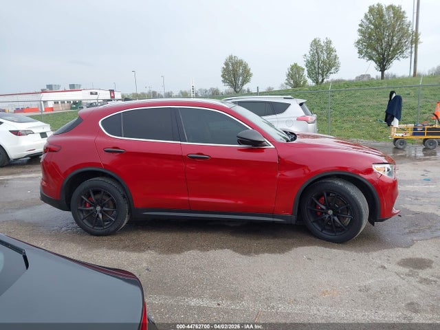 44762700 :رقم المزاد ، ZASFAKBN8J7B64219 vin ، 2018 Alfa Romeo Stelvio Ti Awd مزاد بيع
