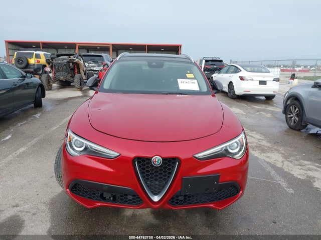 44762700 :رقم المزاد ، ZASFAKBN8J7B64219 vin ، 2018 Alfa Romeo Stelvio Ti Awd مزاد بيع