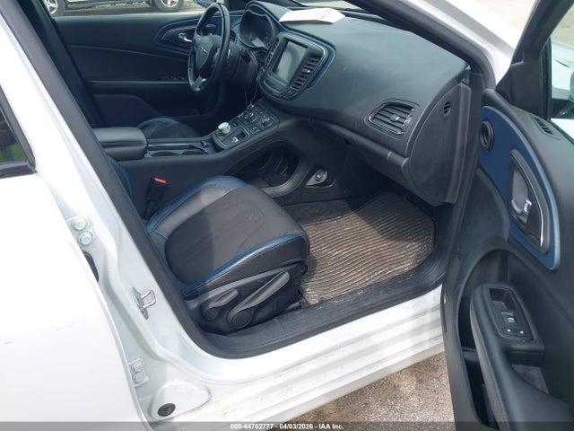 44762777 :رقم المزاد ، 1C3CCCBGXFN522313 vin ، 2015 Chrysler 200 S مزاد بيع
