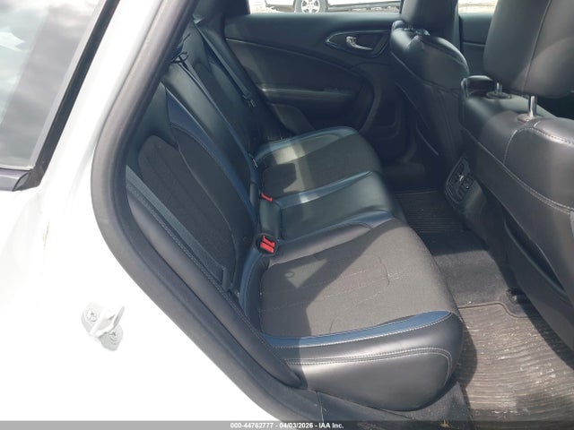 44762777 :رقم المزاد ، 1C3CCCBGXFN522313 vin ، 2015 Chrysler 200 S مزاد بيع