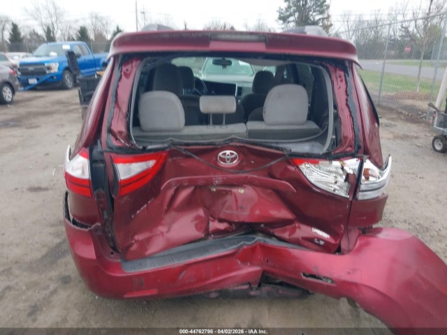 44762798 :رقم المزاد ، 5TDKK3DC1FS556560 vin ، 2015 Toyota Sienna Le 8 Passenger مزاد بيع