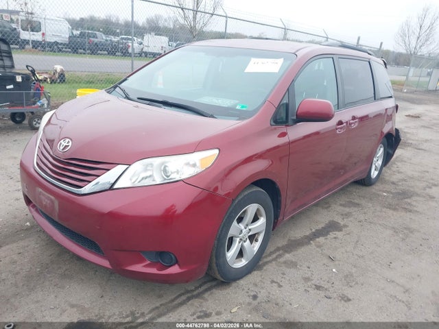 44762798 :رقم المزاد ، 5TDKK3DC1FS556560 vin ، 2015 Toyota Sienna Le 8 Passenger مزاد بيع