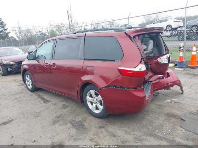 44762798 :رقم المزاد ، 5TDKK3DC1FS556560 vin ، 2015 Toyota Sienna Le 8 Passenger مزاد بيع
