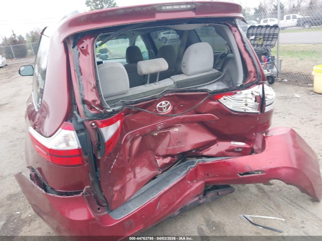 44762798 :رقم المزاد ، 5TDKK3DC1FS556560 vin ، 2015 Toyota Sienna Le 8 Passenger مزاد بيع
