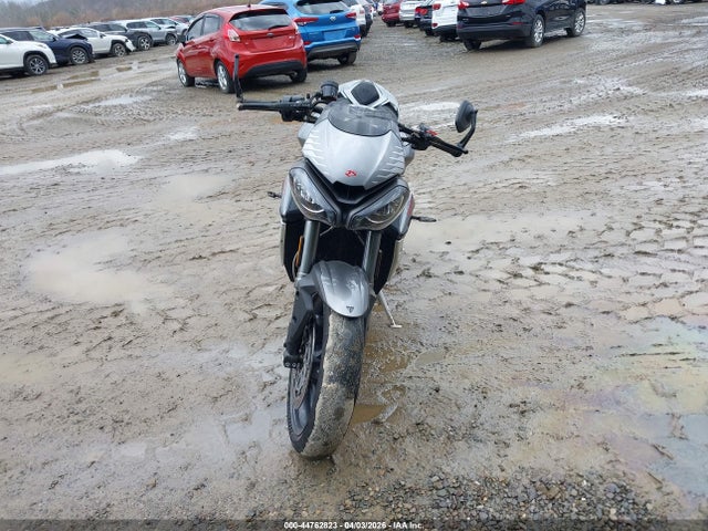Продаж на аукціоні авто 2022 Triumph Motorcycle Street Triple Rs, vin: SMTA554S5NTAV1101, номер лоту: 44762823