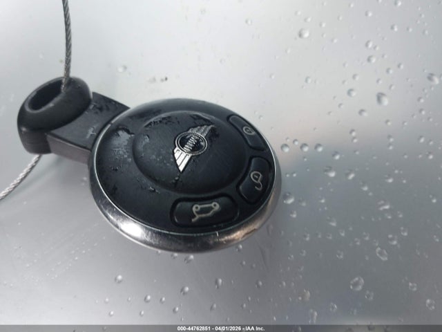 2008 MINI COOPER WMWMF335X8TT66449 Photo 10