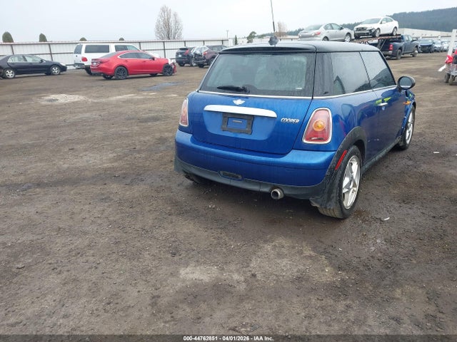2008 MINI COOPER WMWMF335X8TT66449 Photo 3